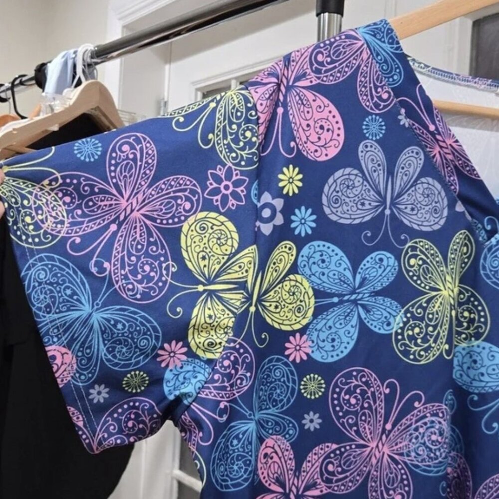 Scrub top - Picture 2 of 5